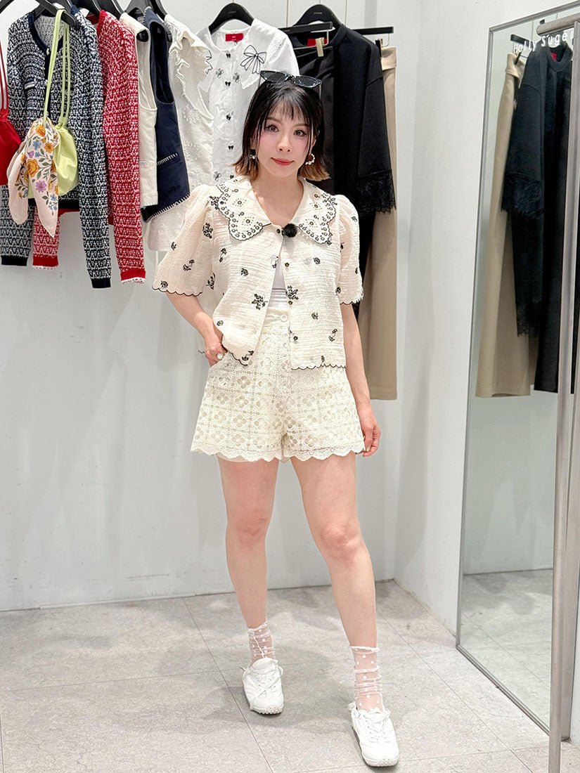 Floral Embroidered Wrinkle Blouse