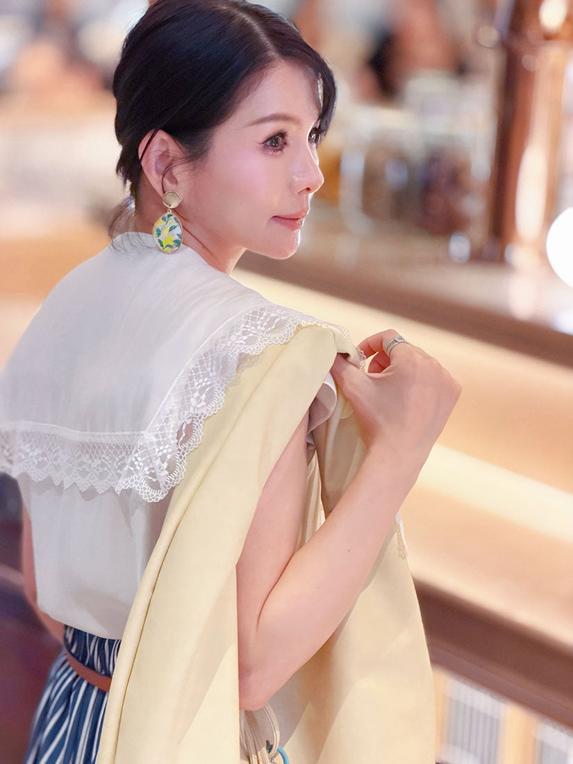 Lace Trim Sailor Collar Blouse (2 Colours)