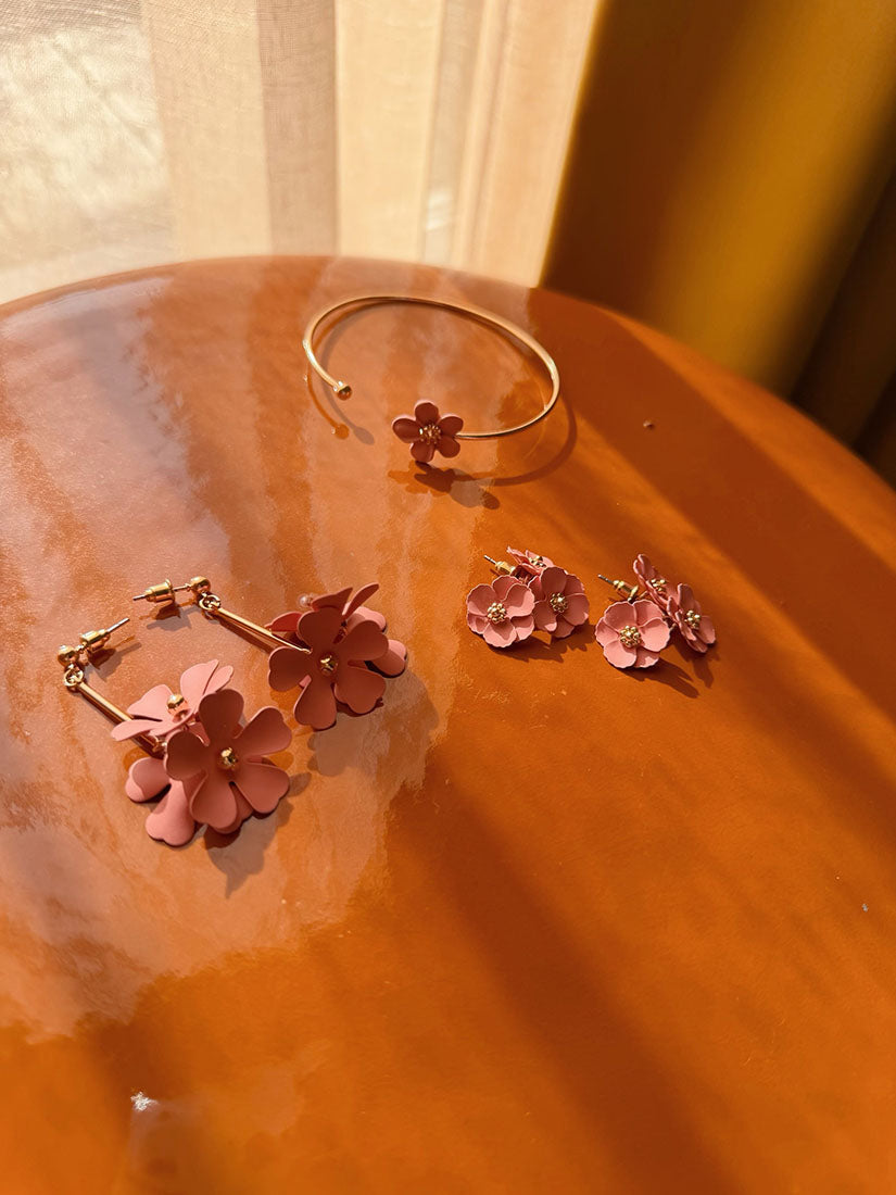 Hoop Earrings In Pink Coating Flowers