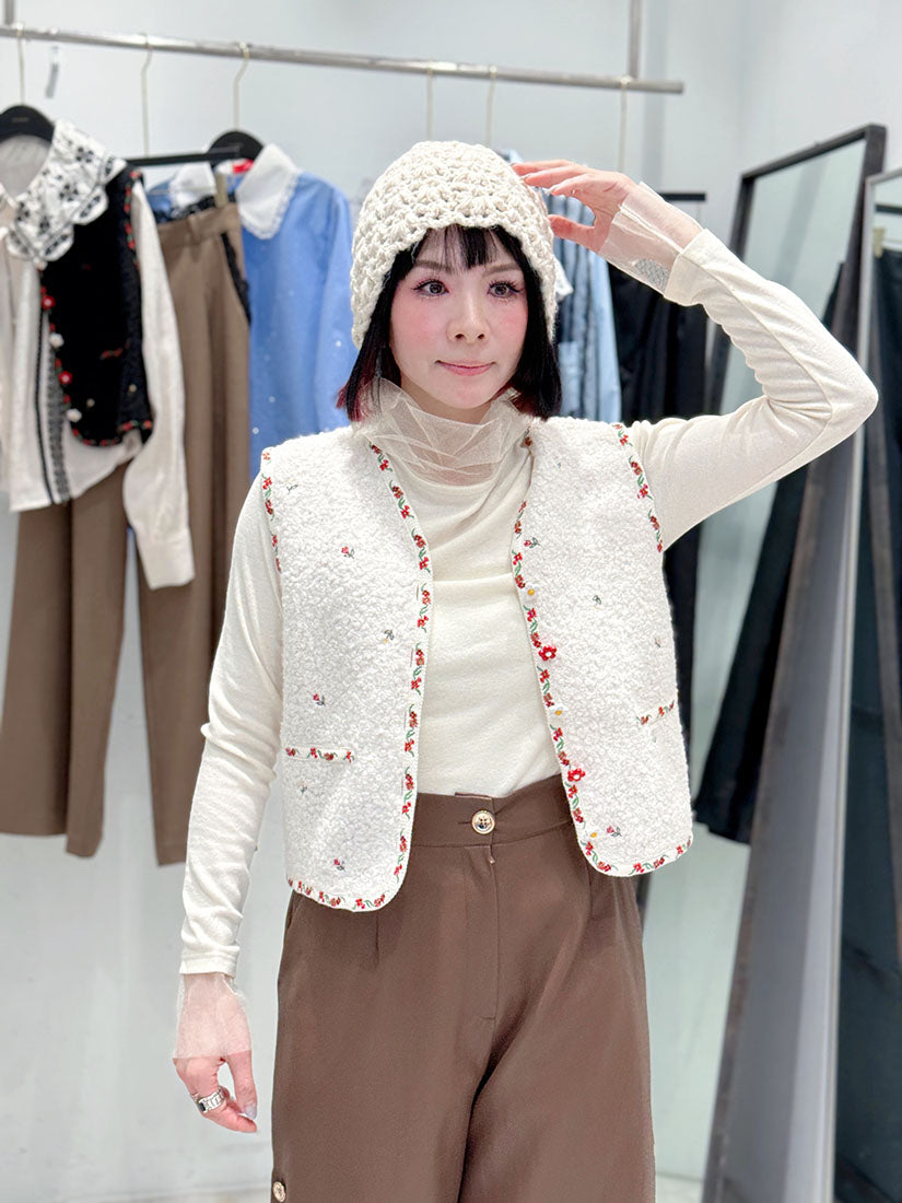 Floral Shearling Trim Vest with Floral button (2 Colours)