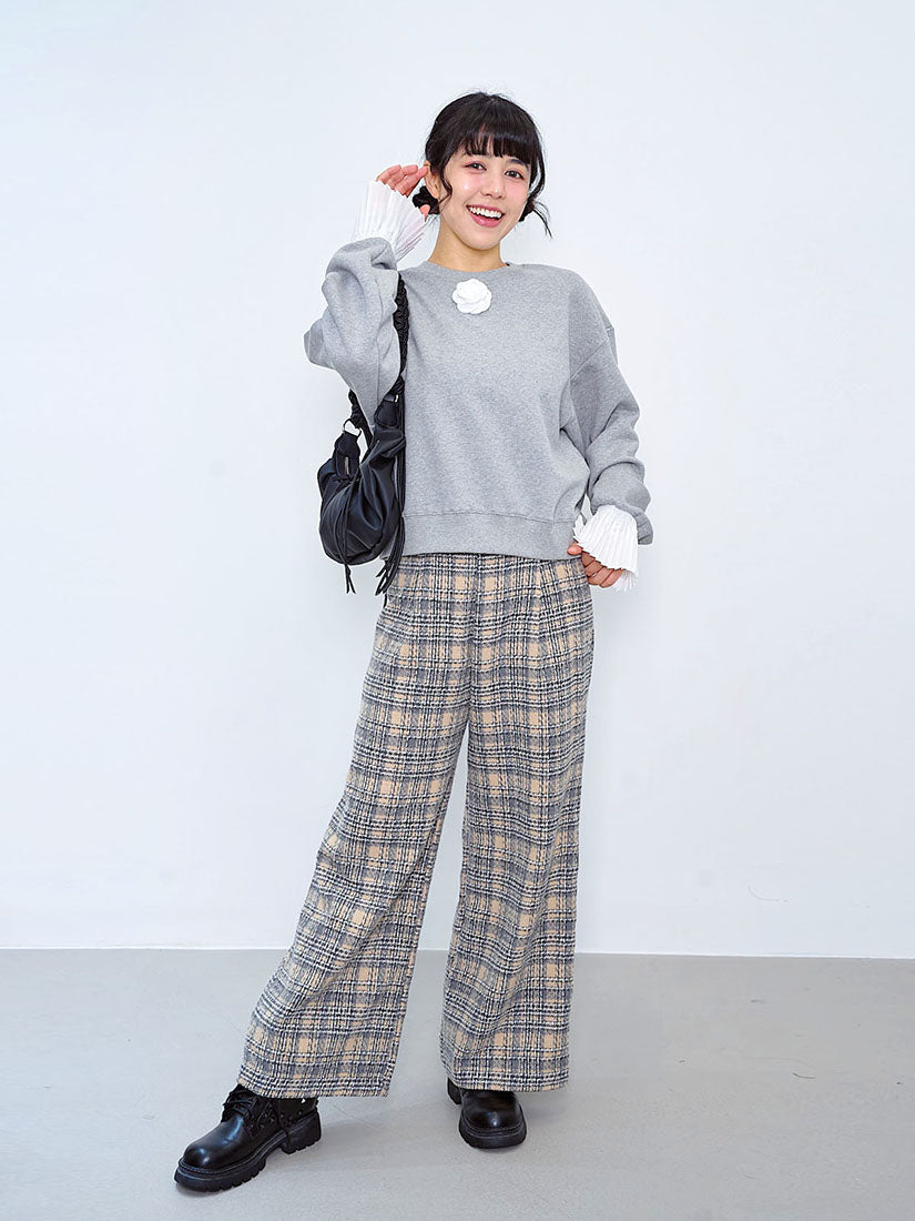 Contrast Pleated Cuff Sweatshirt With Camellia Brooch (2 Colours)