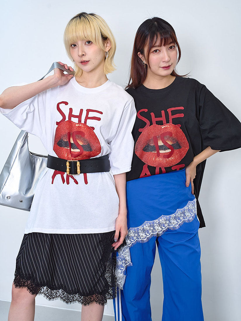 'She Is Art' Lip Printed Tee (2 Colours)