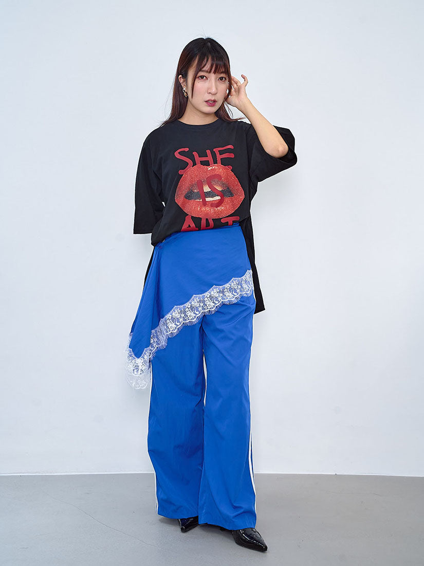 'She Is Art' Lip Printed Tee (2 Colours)