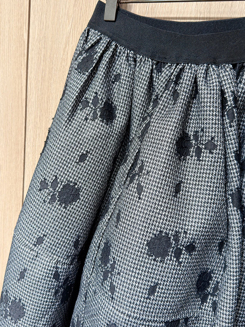 Embroidery Floral Pattern Skirt