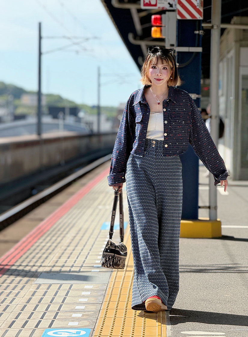 Chain Detail Textured Pattern Pants