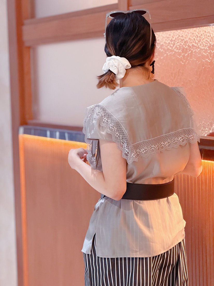 Lace Trim Sailor Collar Blouse (2 Colours)