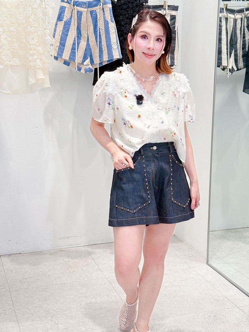 Material Bead Stud Denim Shorts