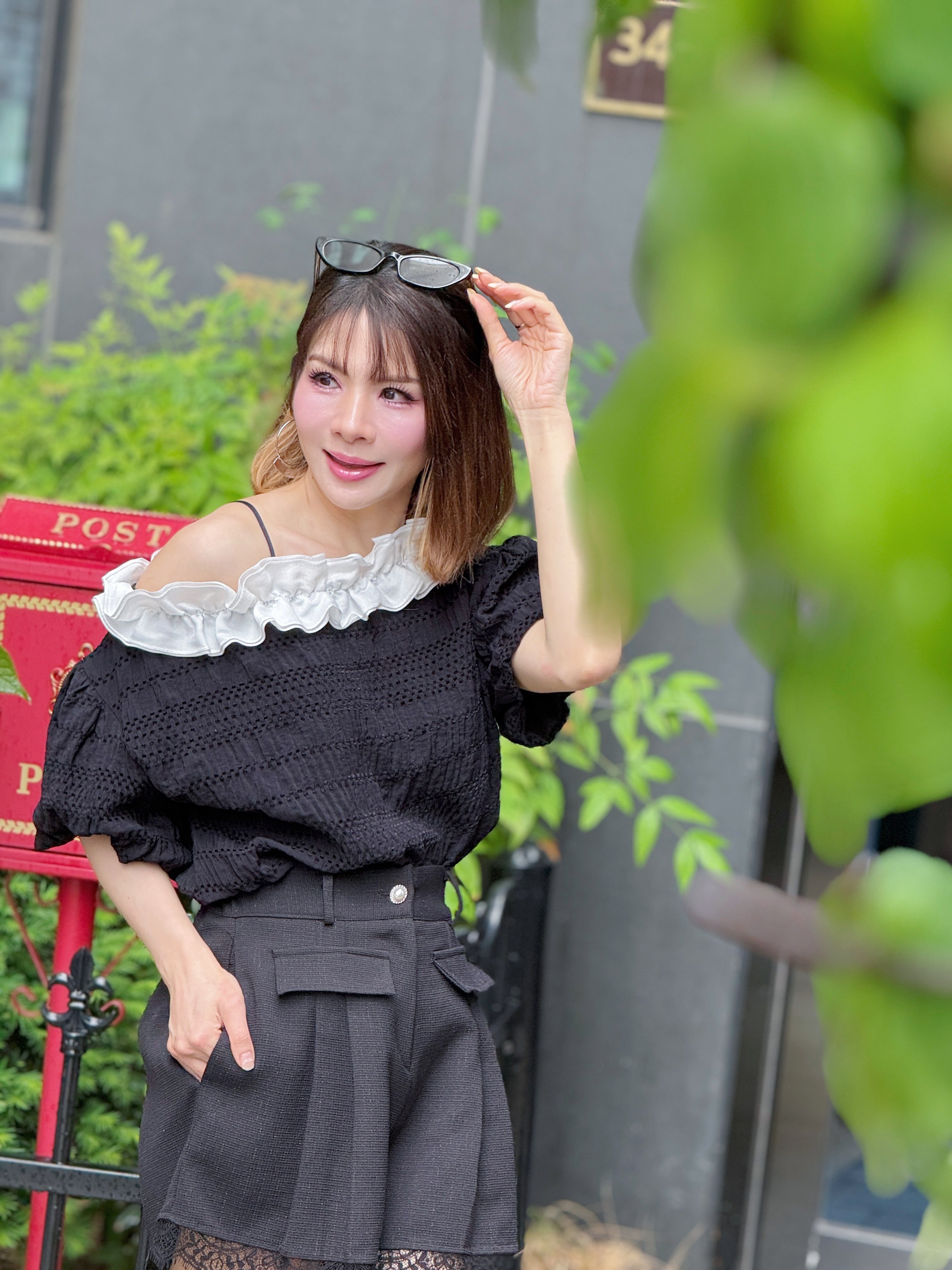 Lace Hem Pleated Shorts (2 Colours)