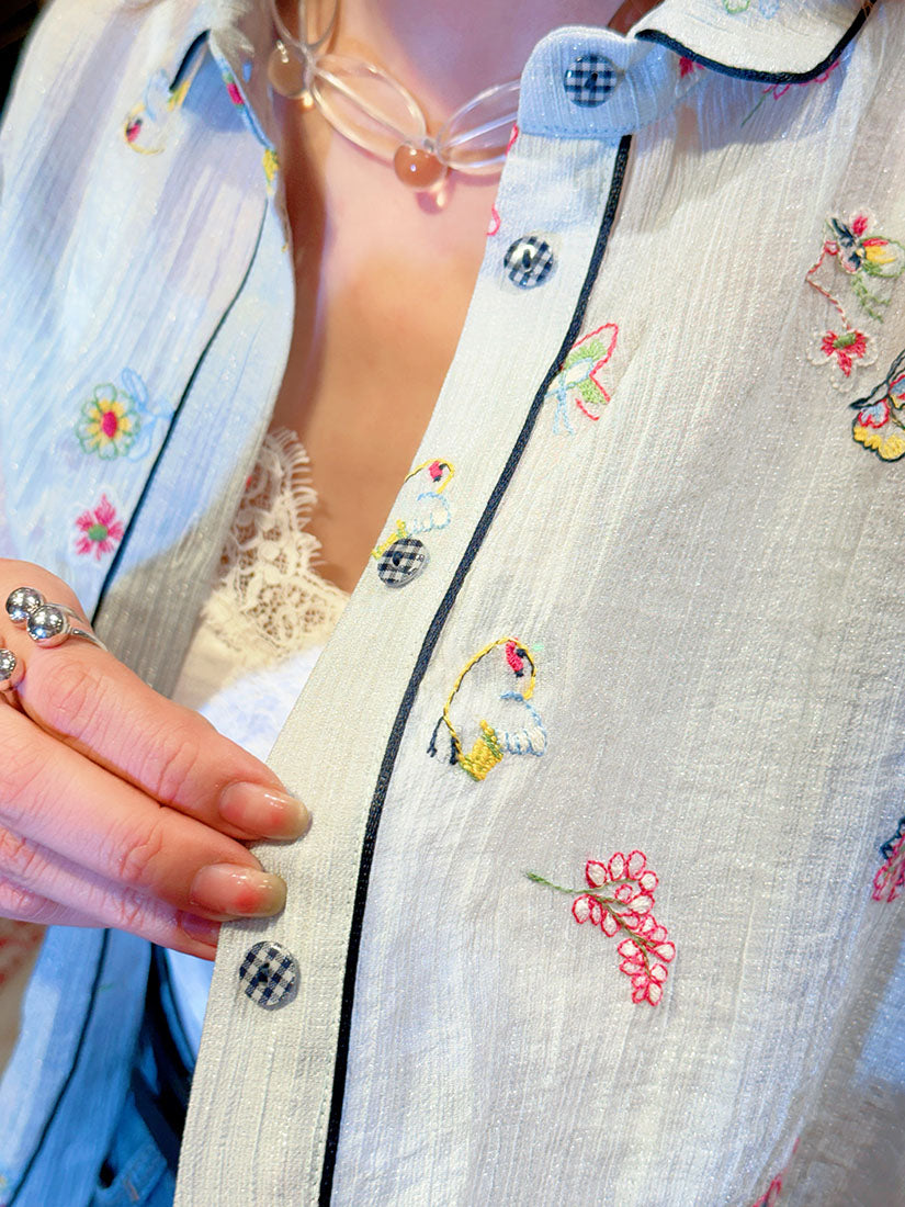 Floral Embroidered Contrast Piping Blouse(2 Colours)