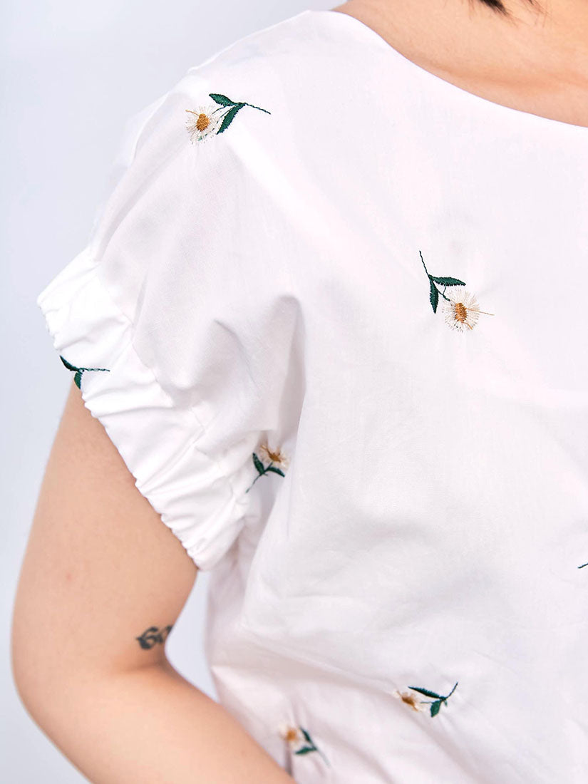 Daisy Embroidered Puff Top