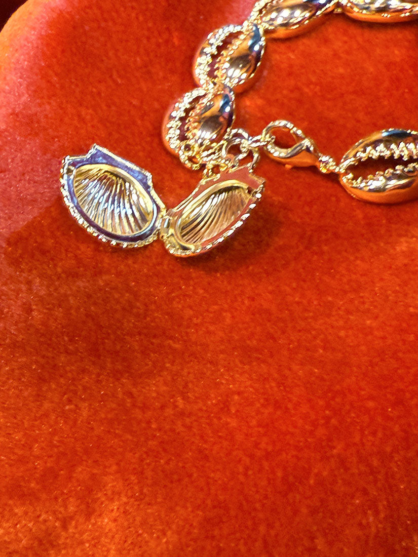 Metallic Seashell Conch Bracelet