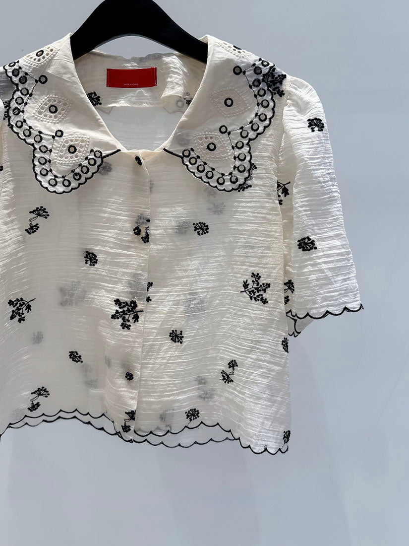 Floral Embroidered Wrinkle Blouse