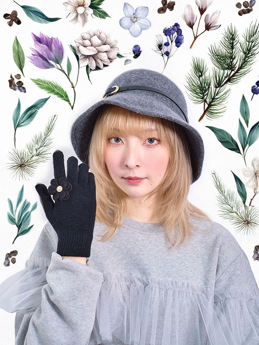 Flower Applique Woollen Gloves (2 Colours)