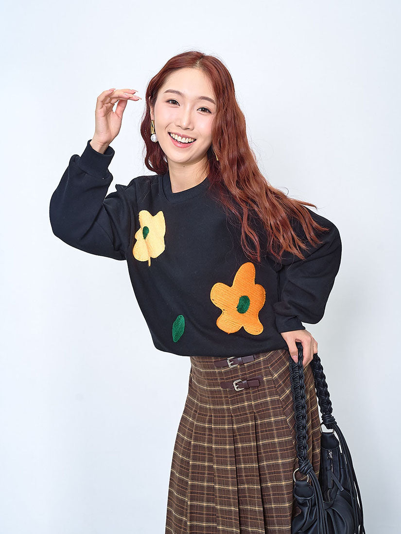 Flower Embroidered Sweatshirt (2 Colours)