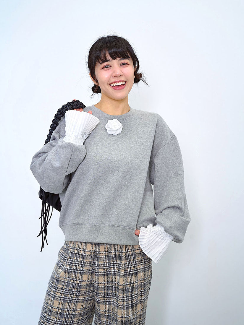 Contrast Pleated Cuff Sweatshirt With Camellia Brooch (2 Colours)