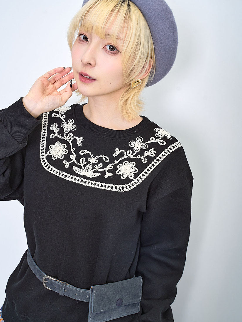 Floral Embroidery Sweatshirt (2 Colours)