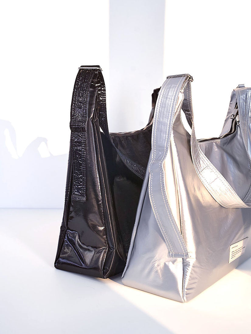 Eyelet Detailed Shiny Shoulder Bag (2 Colours)
