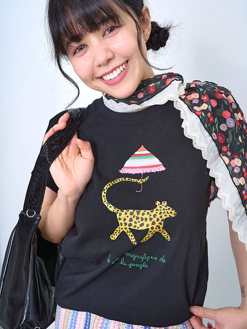 Leopard With Umbrella Printed Tee (2 Colours)