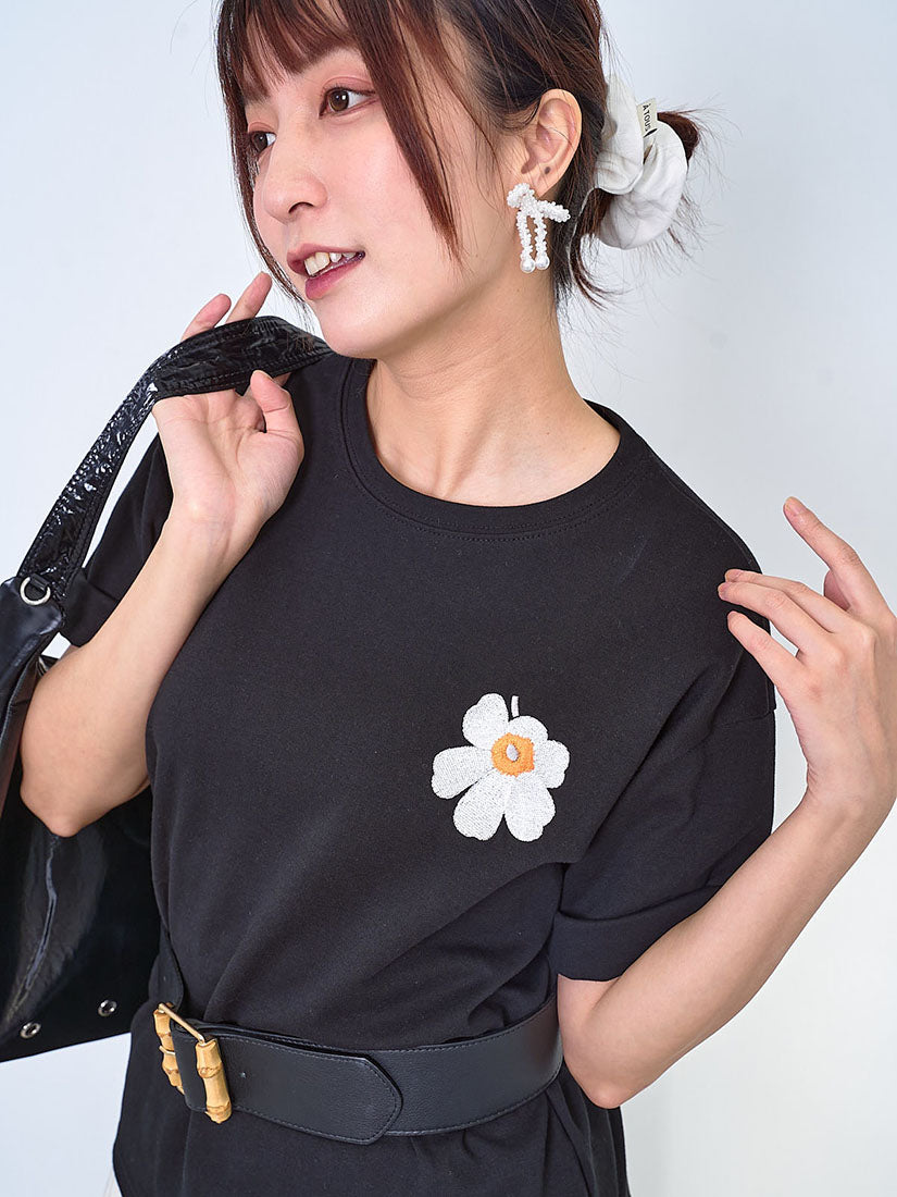 Unikko Flower Embroidered Tee (2 Colours)