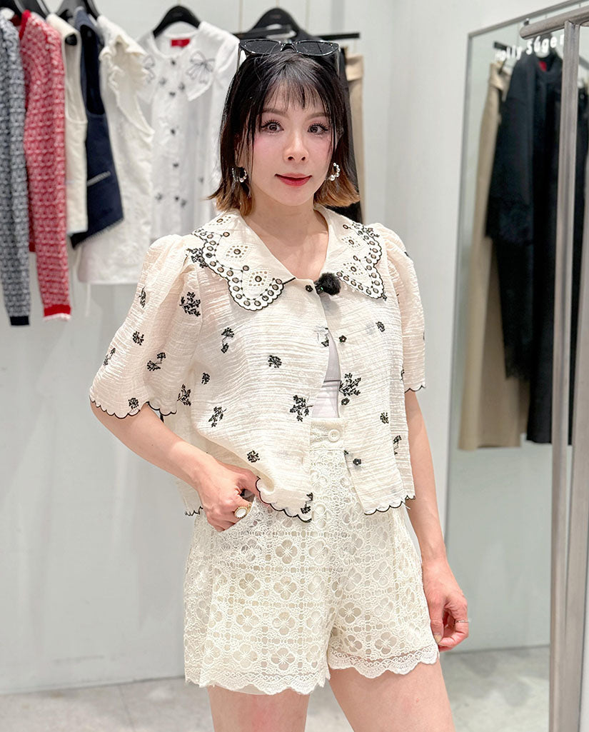 Floral Embroidered Wrinkle Blouse